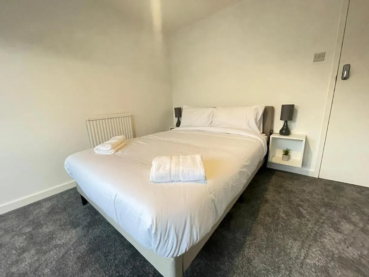 Spacious Bedroom In Beckton London Homestay