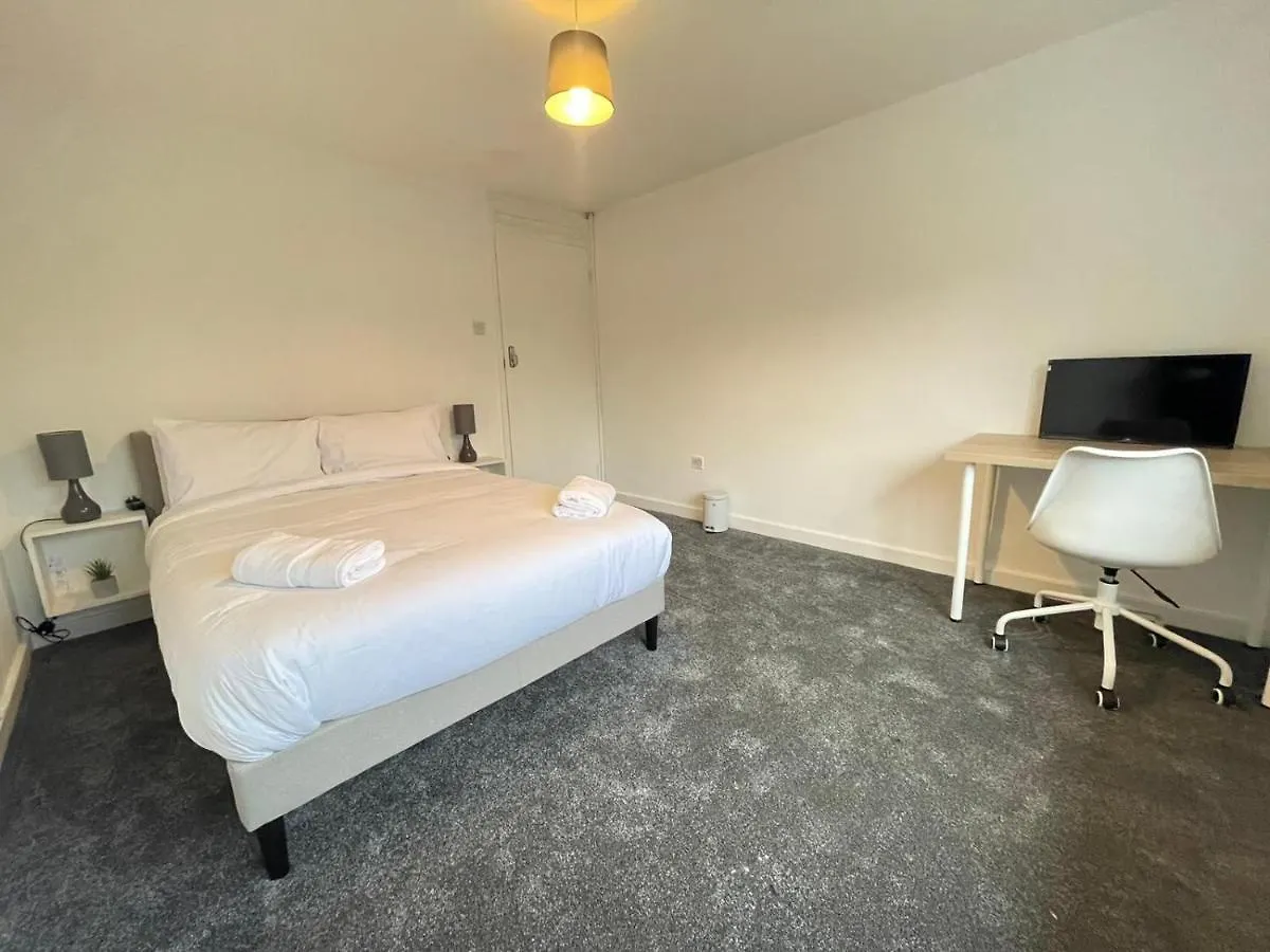 Spacious Bedroom In Beckton location